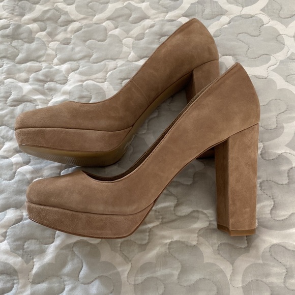 Pumps. - Picture 2 of 2